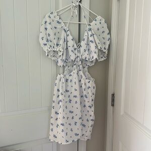New with tags !!White and blue flower dress